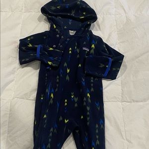 Adorable fleece Patagonia hooded footed suit, with hand covers, size 6-12 months